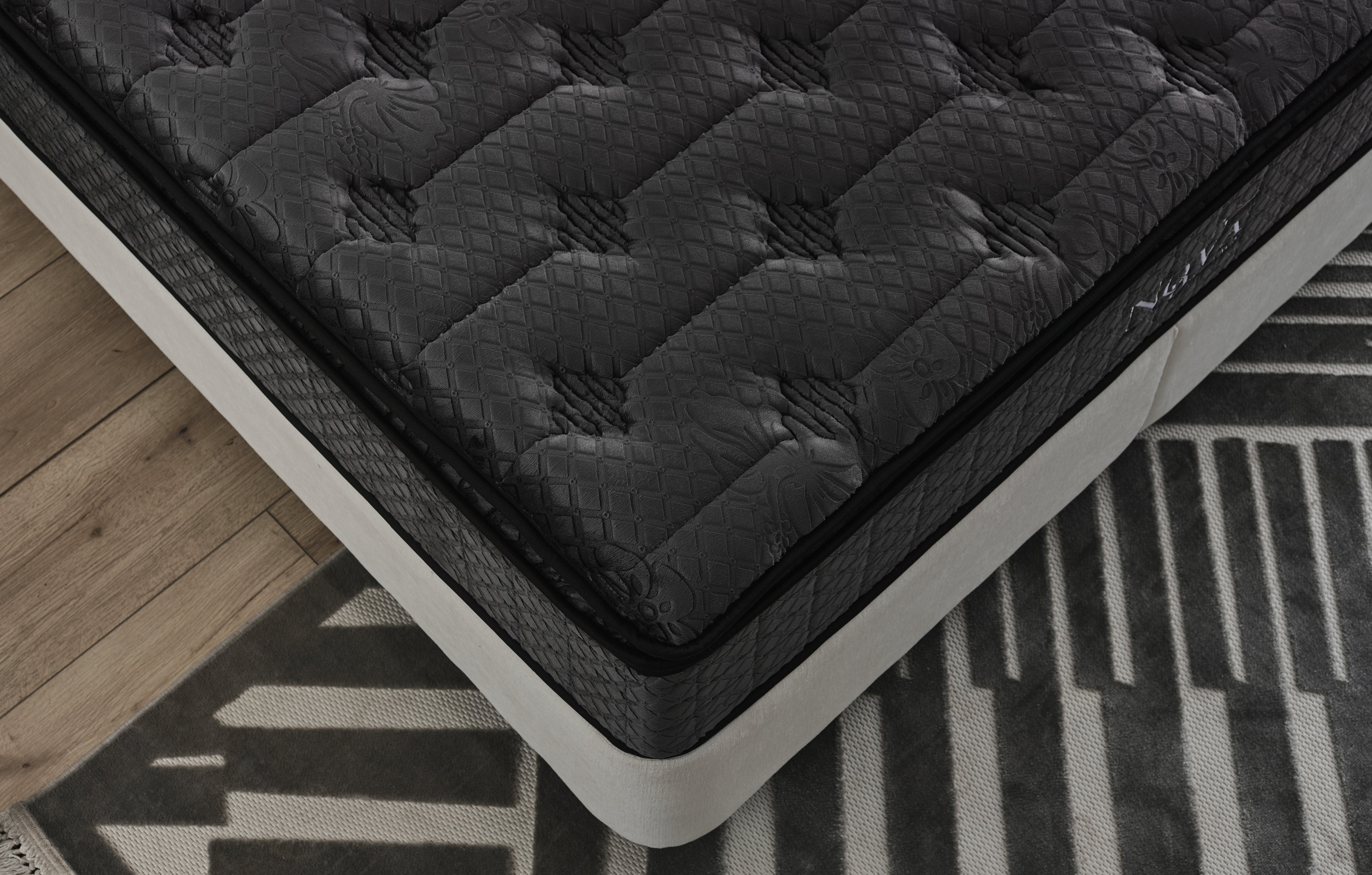 NOVA PELUCHE NOIR RESSORTS